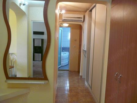 Dau in chirie apartament 3 camere Oradea