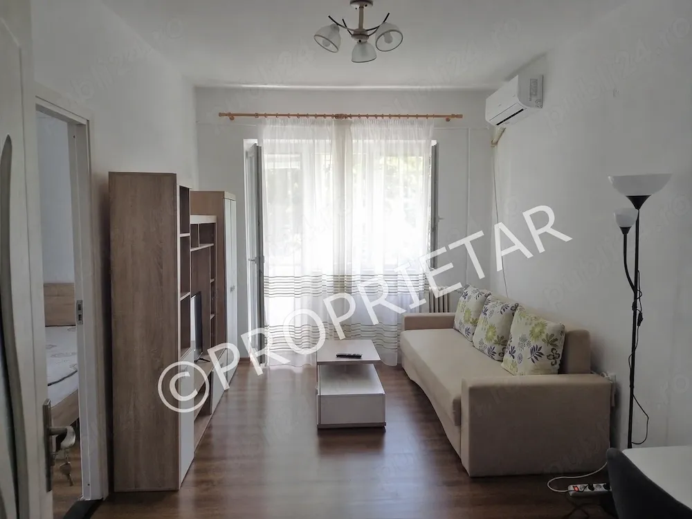 Proprietar vând apartament 2 camere ultracentral (Parc 1 Decembrie), mobilat, utilat, 2 balcoane, AC
