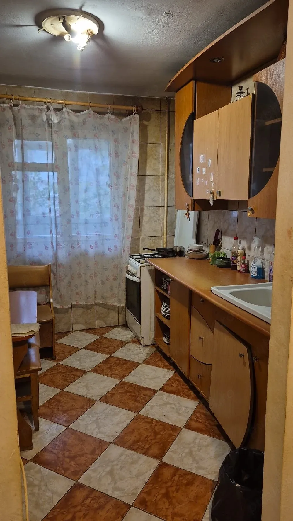 Direct proprietar   3 camere, 69 mp, 2 băi, balcon, bloc reabilitat, accept credit