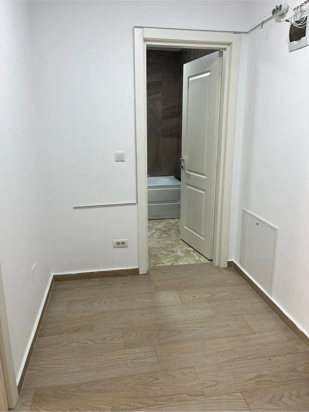 Proprietar vand ap 1 camera in Complex Baroque Residence