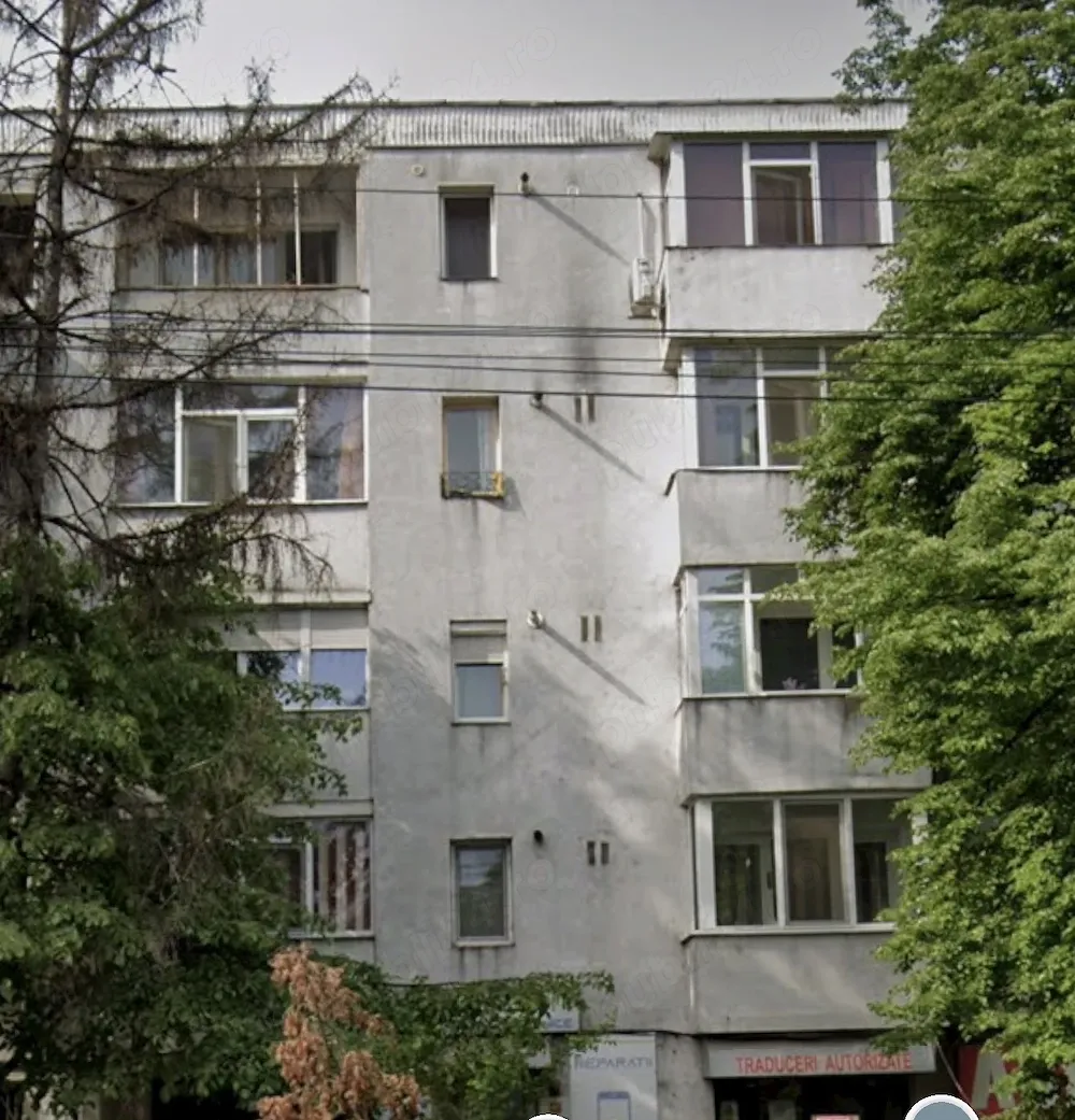 Apartament 3 camere de vânzare zona podu roș