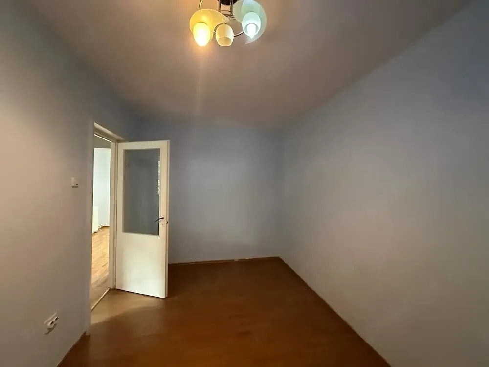 Apartament 3 camere, zona verde - imagine 1