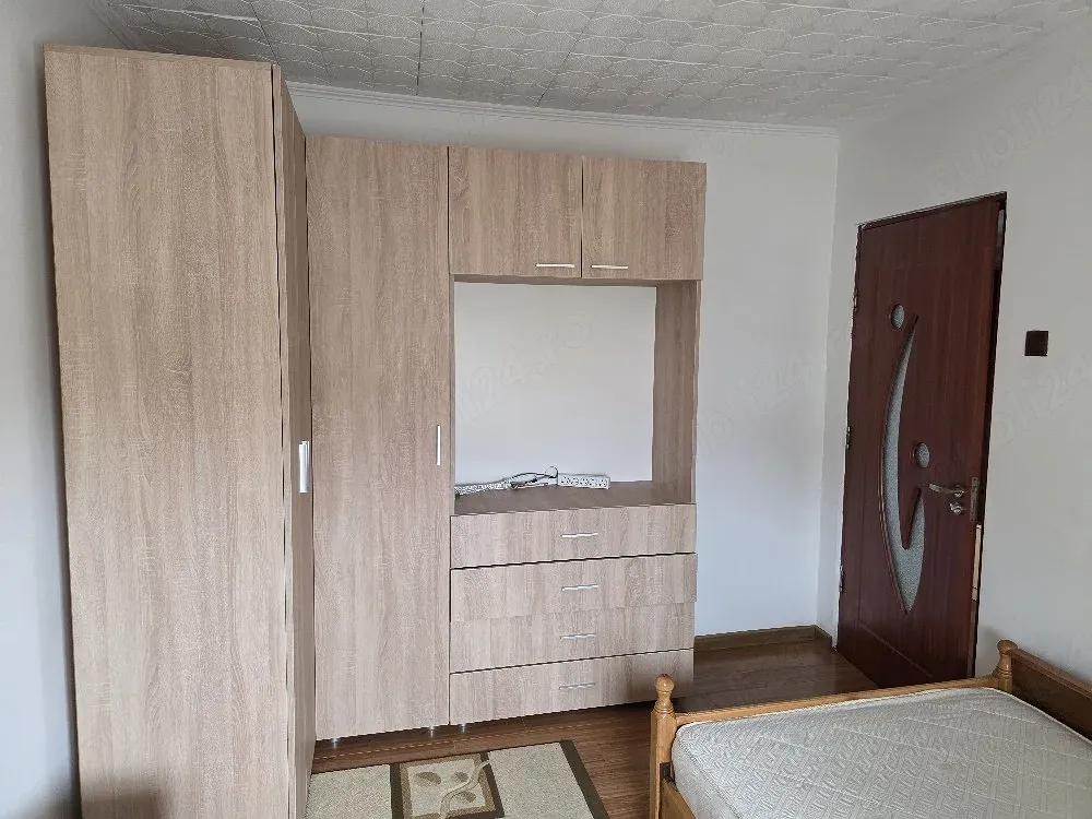 Închiriez apartament 2 camere decomandat - imagine 1