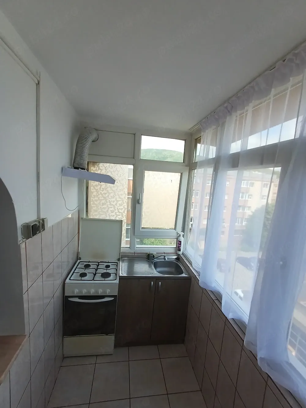 Închiriez apartament - imagine 1