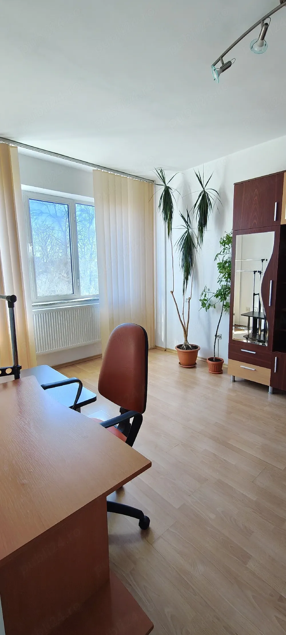 Vanzare garsoniera spațioasă, etaj 1, zona Dedeman - imagine 1