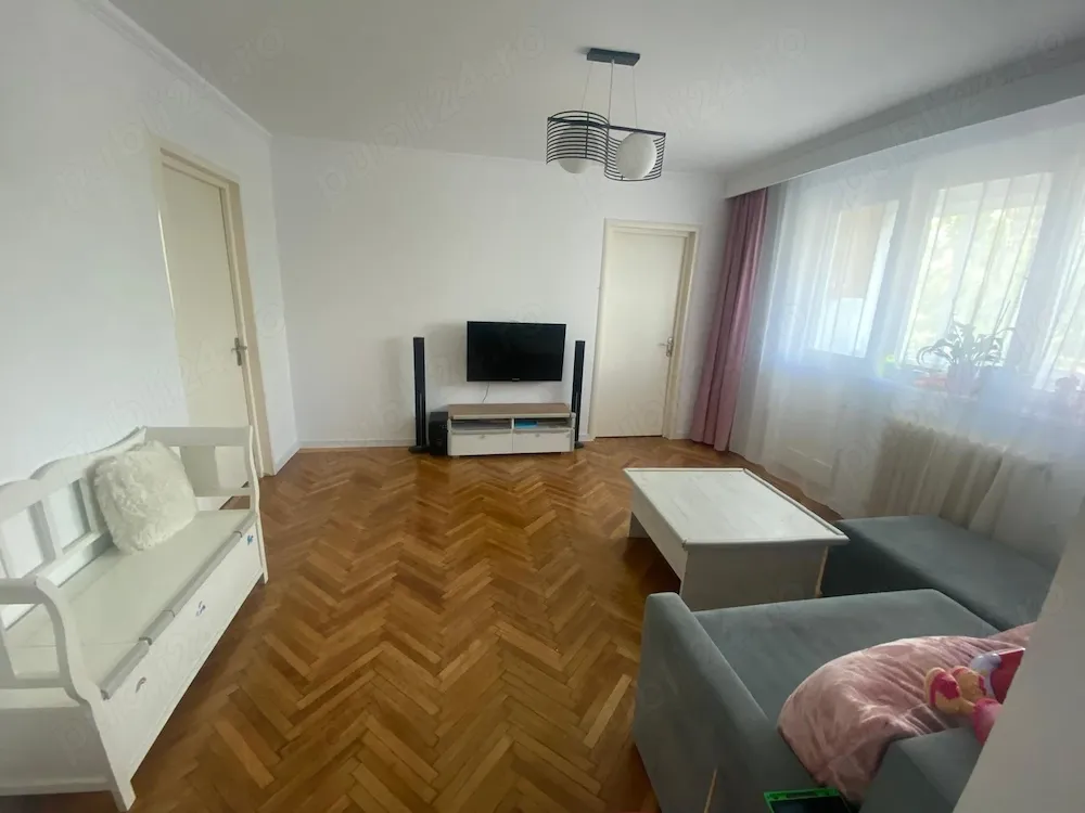 Apartament 3 camere de vanzare - imagine 1