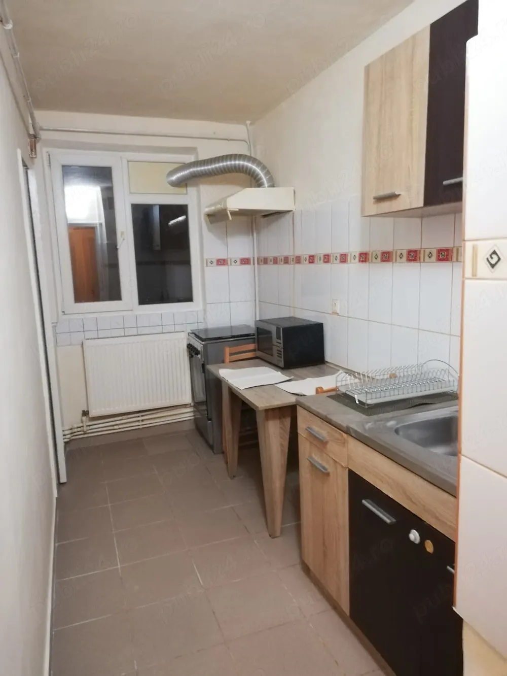 Ofer spre inchiriere apartament cu 3 camere decomandate, zona centrala, mobilat si utilat, et.1 4. - imagine 1