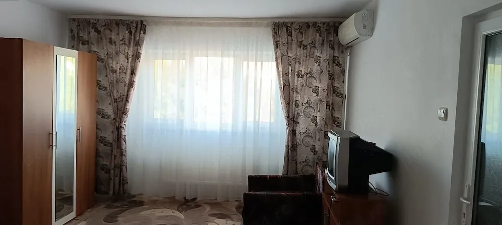 Vând apartament cu o cameră zona Călărași 4