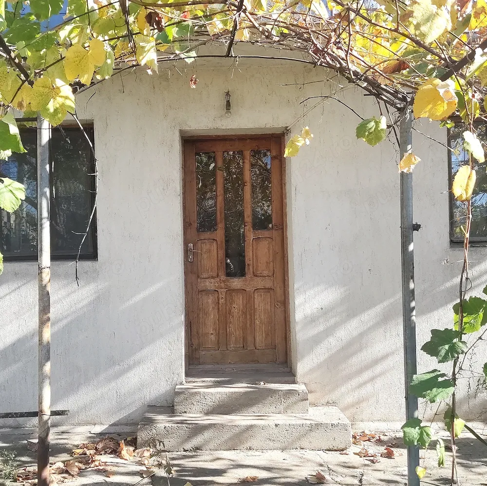 Casă Brăilița  67 mp utili, teren 350 mp, gaze, centrală, 65.000  Euro  NEG