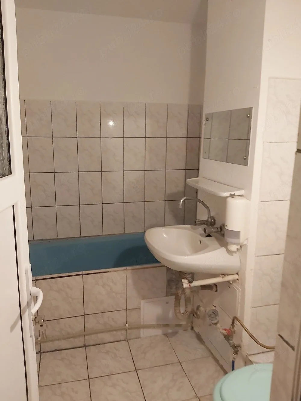 închiriez apartament cu 2 camere