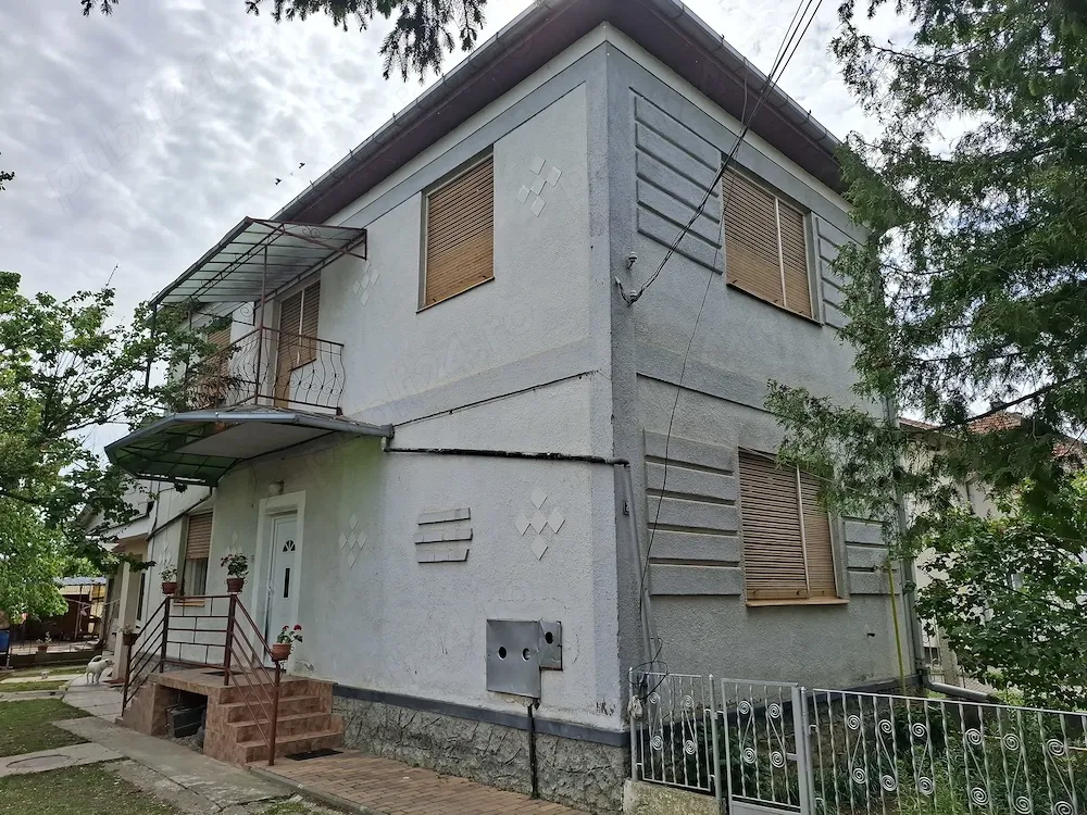 Casa de vanzare zona piata de vechituri