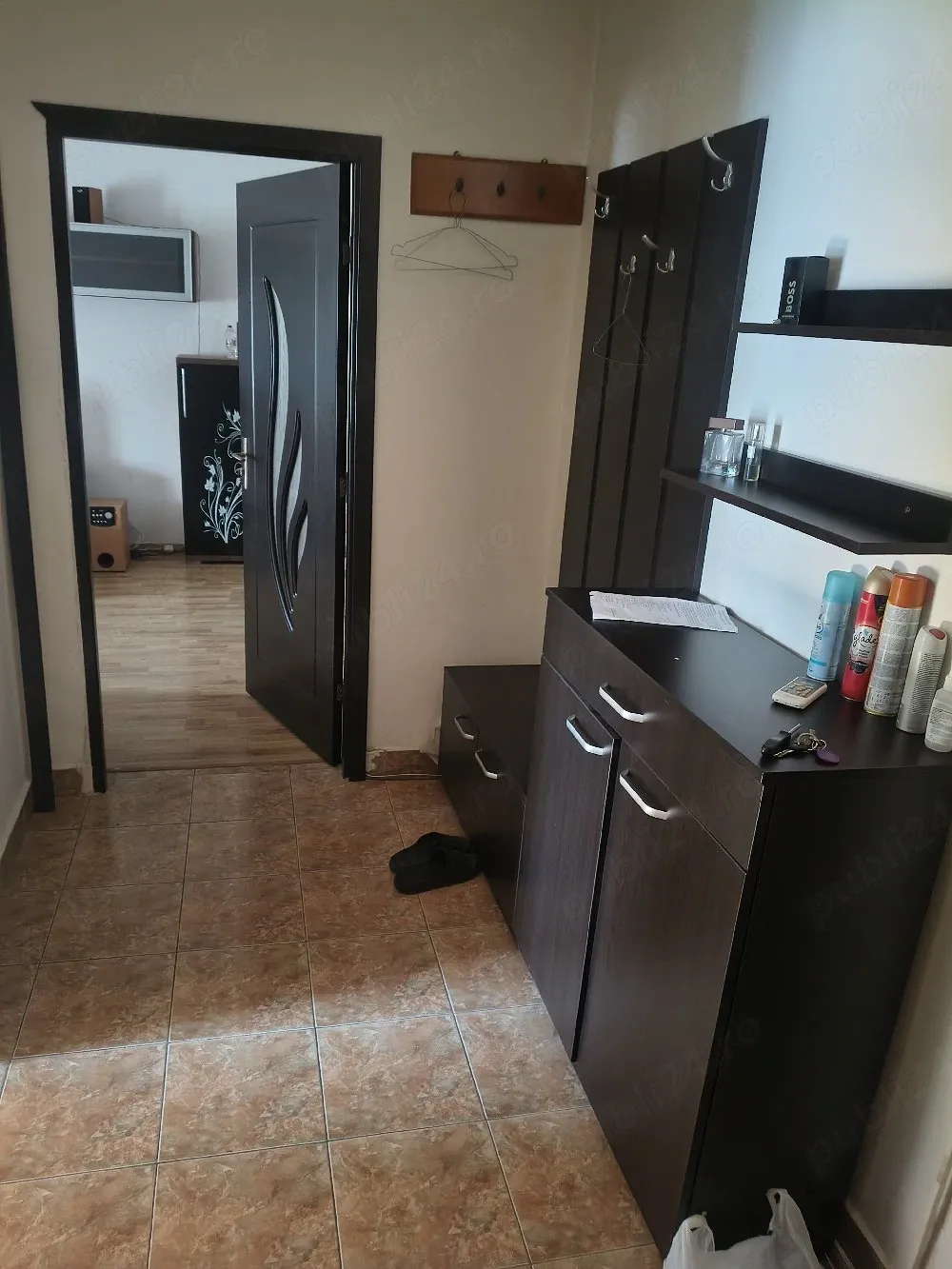 închiriez apartament