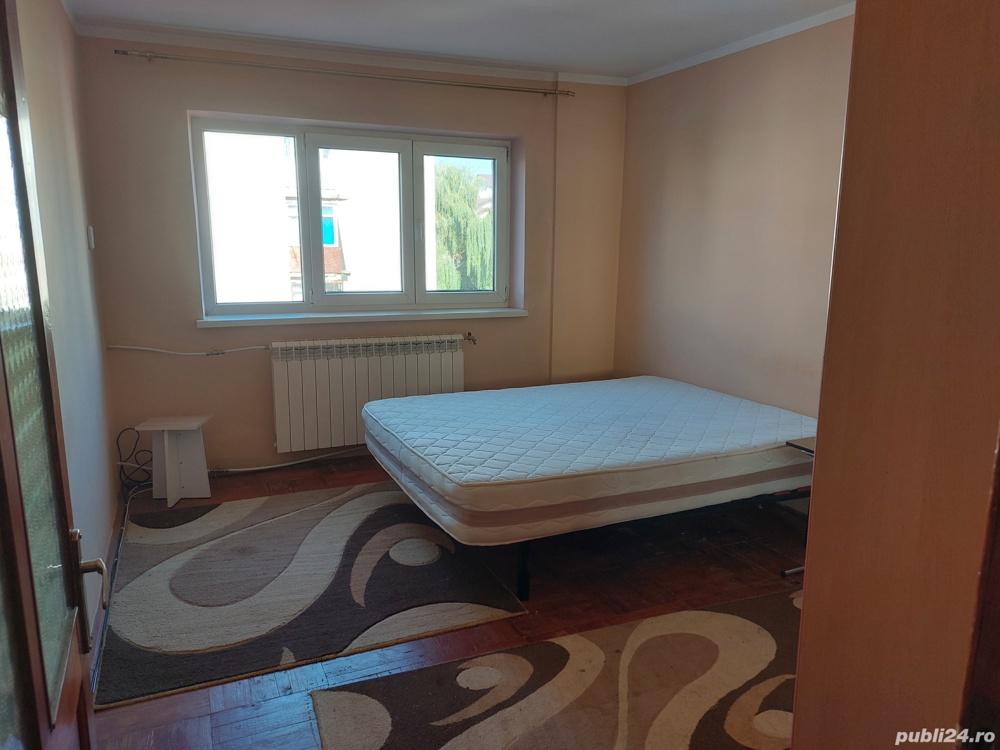 Apartament (43 mp. )2 camere decomandat (100m Gara Burdujeni)