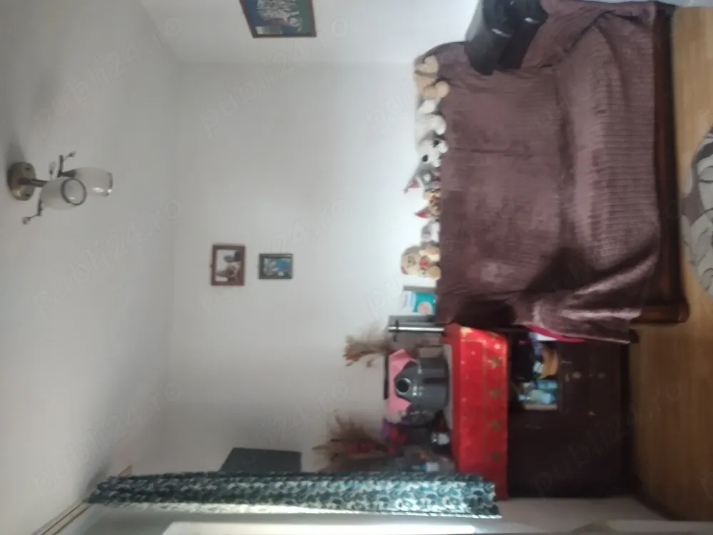 Vind 2 garsoniere cf 2 transformate în mic apartament