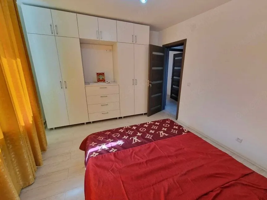 Apartamnet de vanzare - imagine 1
