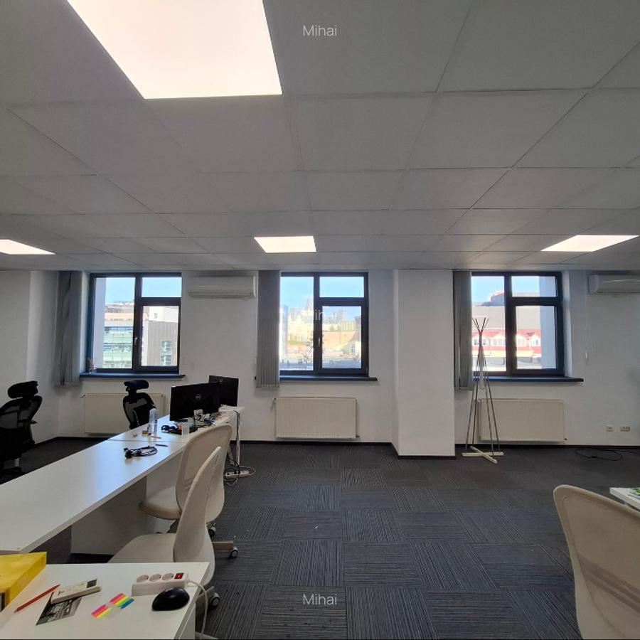 Birouri , suprafata de 366 m2