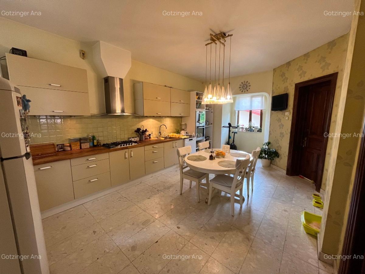 Apartament superb, tot  etajul 1,  Dorobanti, in vila cu curte si garaj - imagine 1