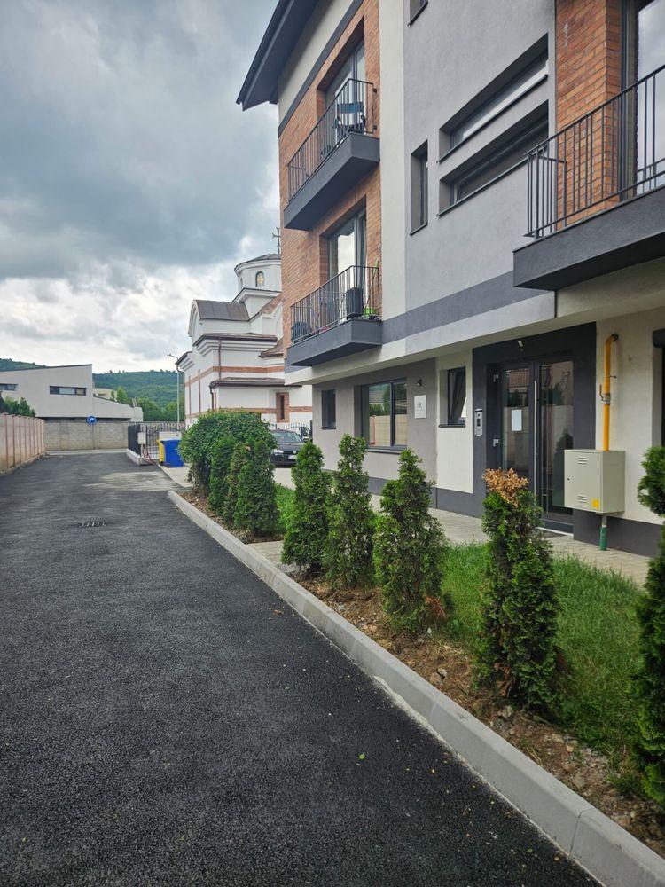 Apartament 2 camere, cu parcare, zona Terra