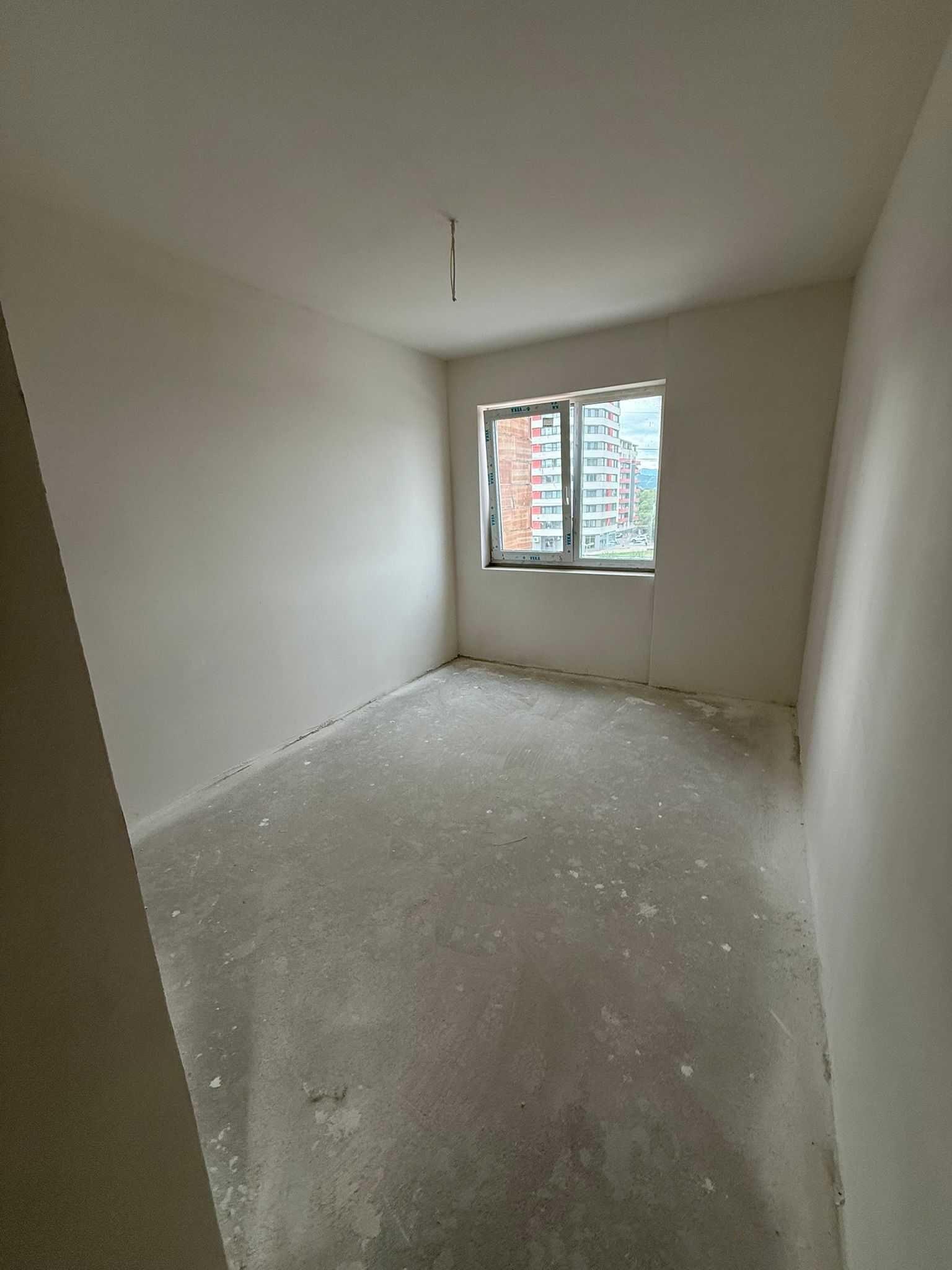 Vand apartament 2 camere etaj 3 BMW Floresti