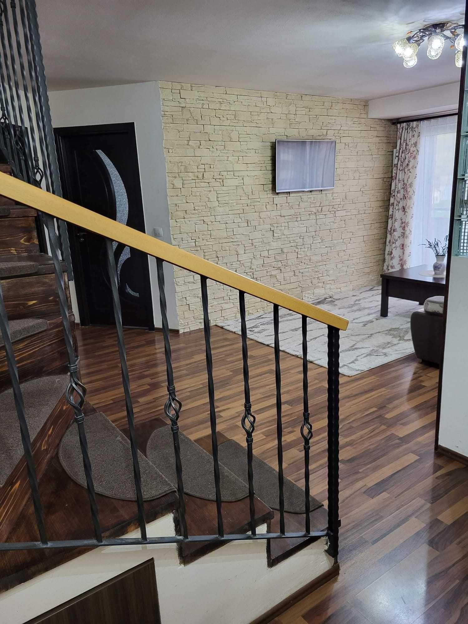 De vanzare apartament 3 camere  cu scara interioara zona LIDL Floresti