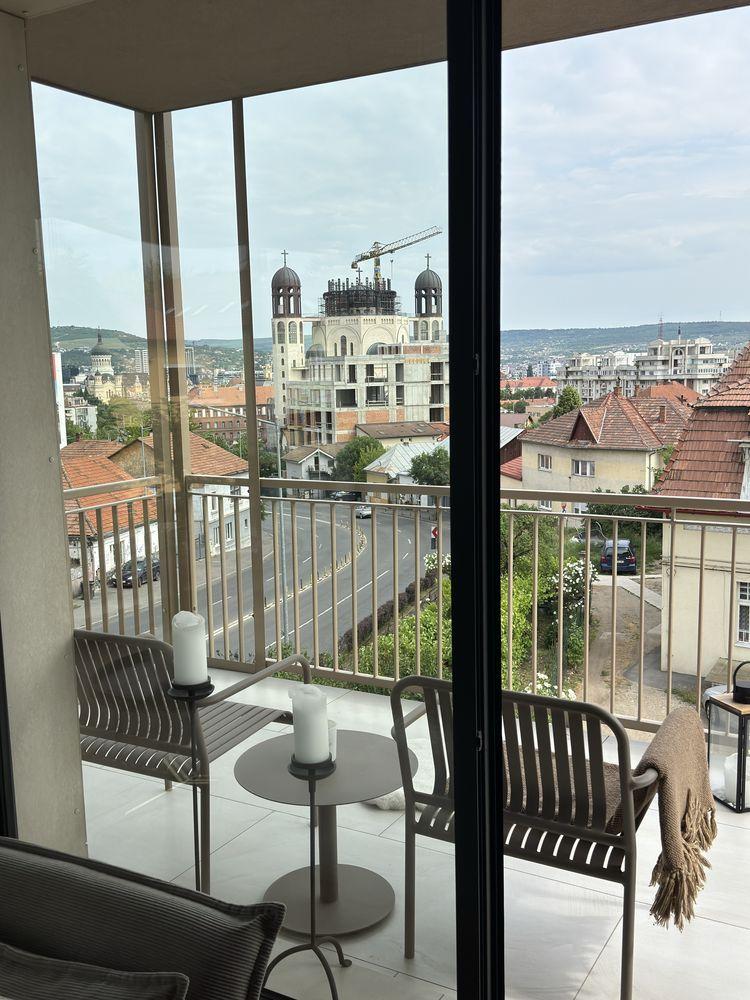 Apartament de lux 2 camere, 58 mp + balcon 10 mp | Cipariu – lângă Catedrală | Parcare subterană inclusă