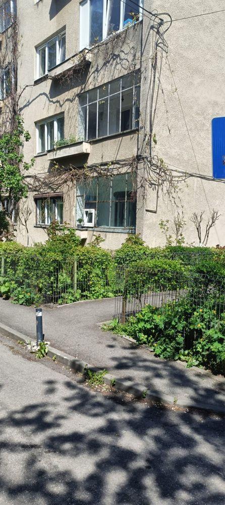 Vand apartament 38mp, Etaj 1, 2 camere decomandat, zona Aleea Micus