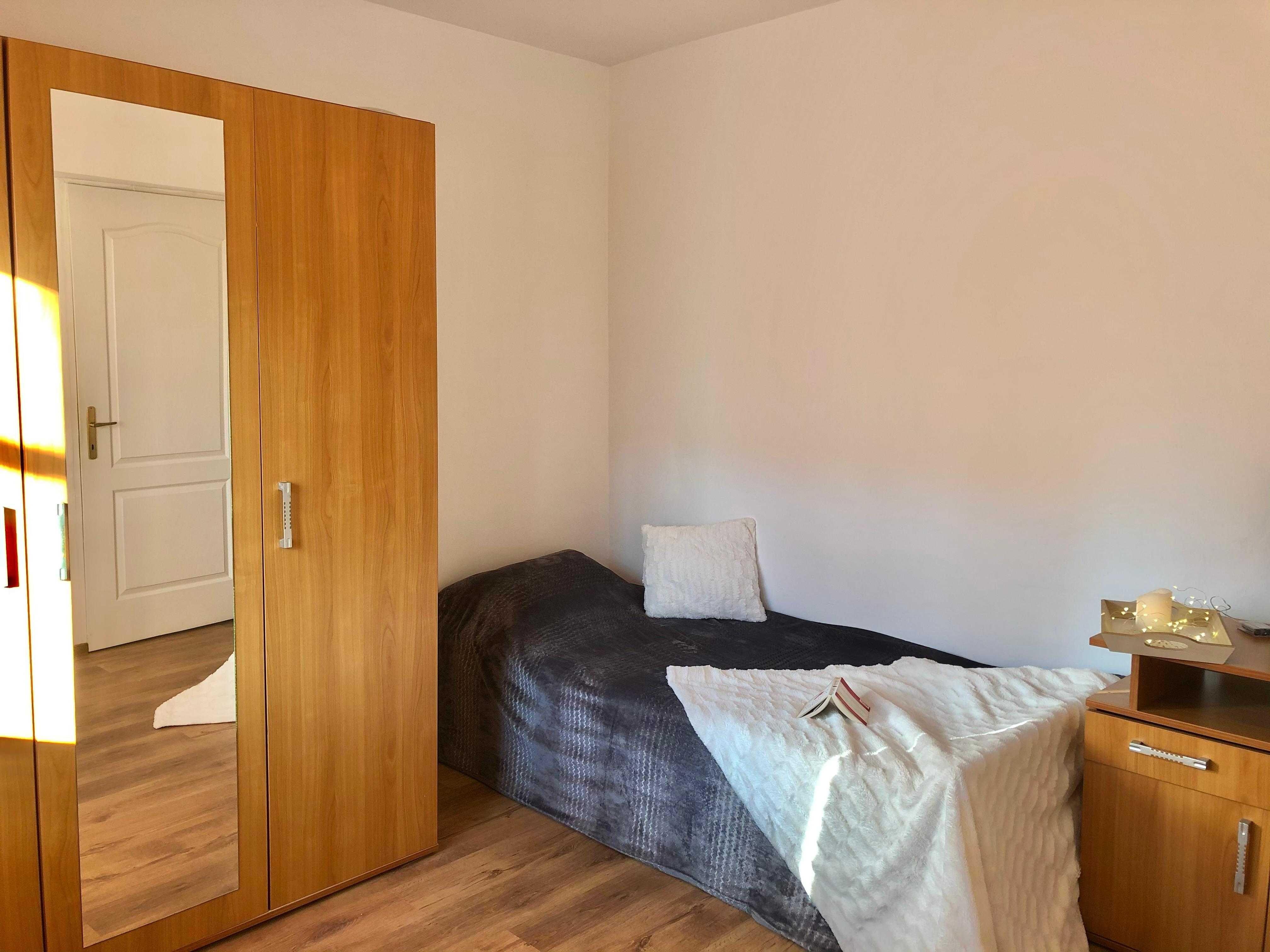 PF inchiriez apartament decomandat 2 camere - Str. Fabricii, pt 2 fete nefumatoare
