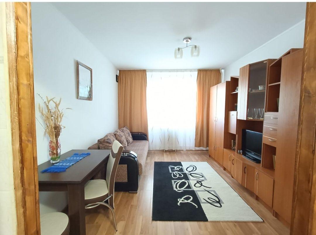 Garsoniera de inchiriat- zona Tractorul ( langa Coresi)