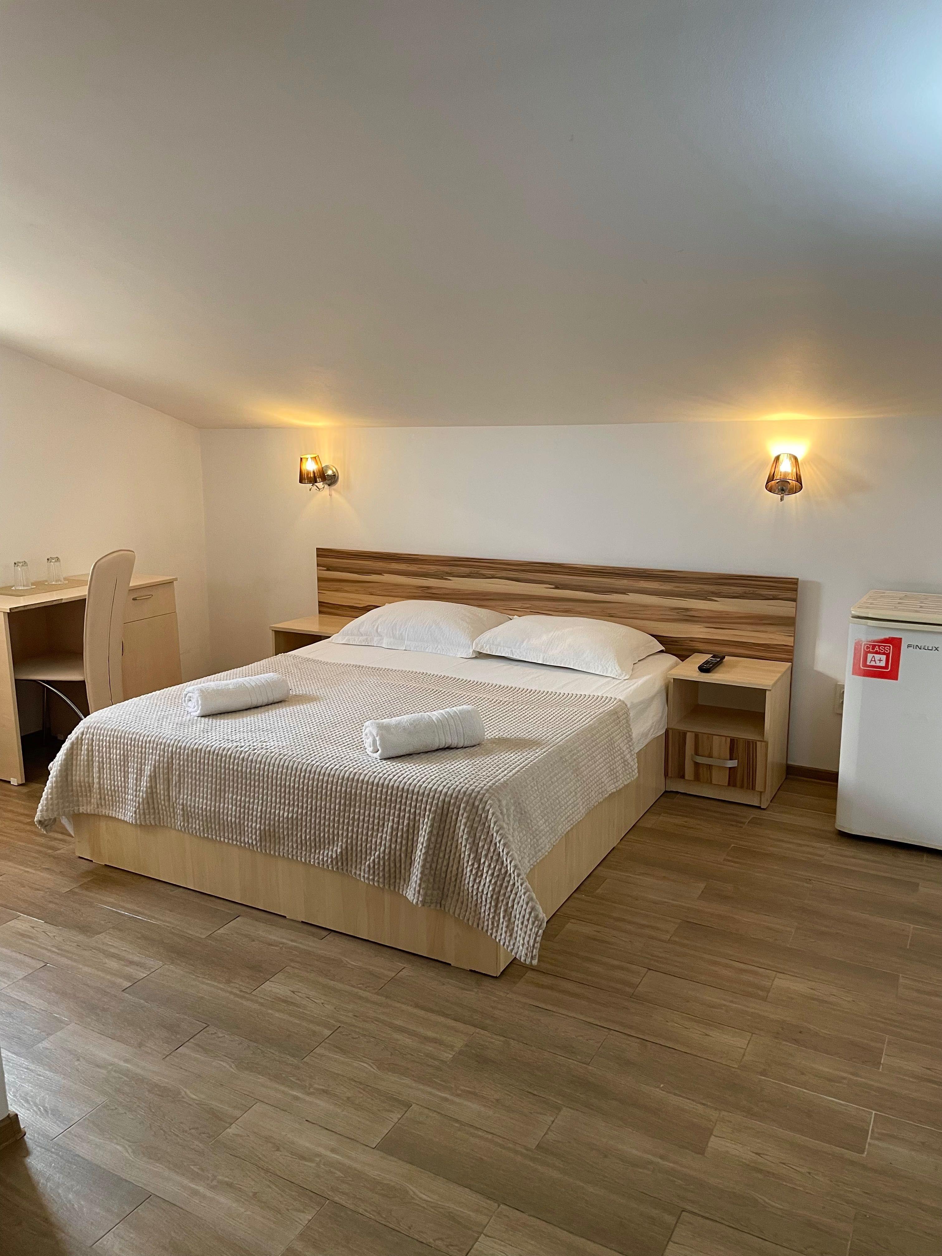 Închiriez camere în vilă – zona Delfinariu