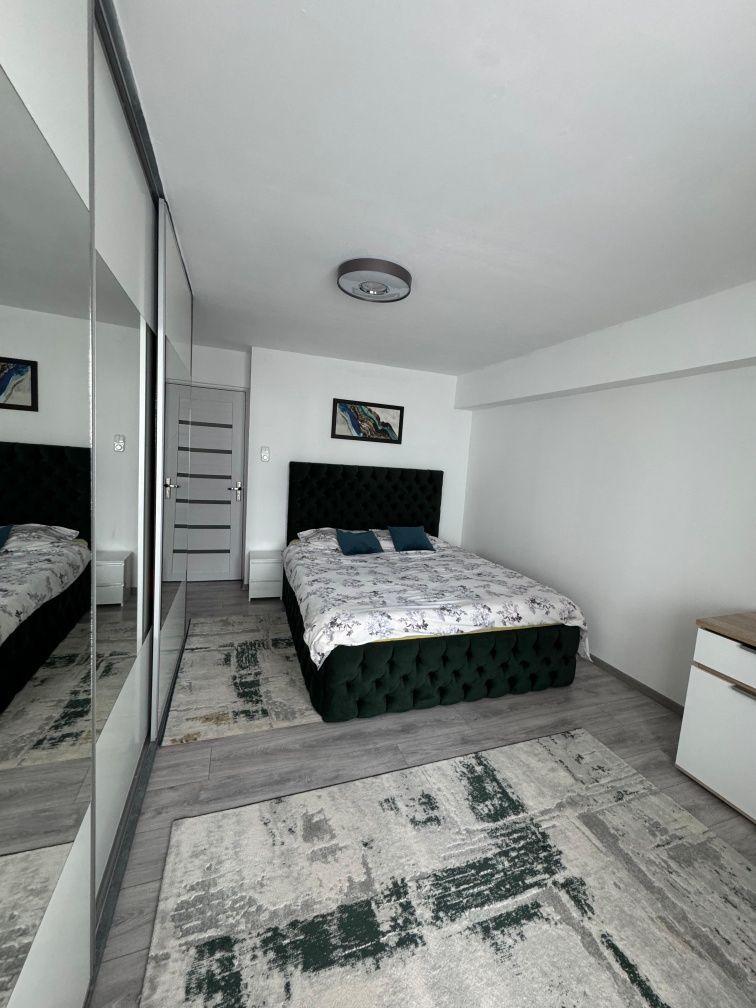 Inchiriez apartament cu 2 camere decomandat