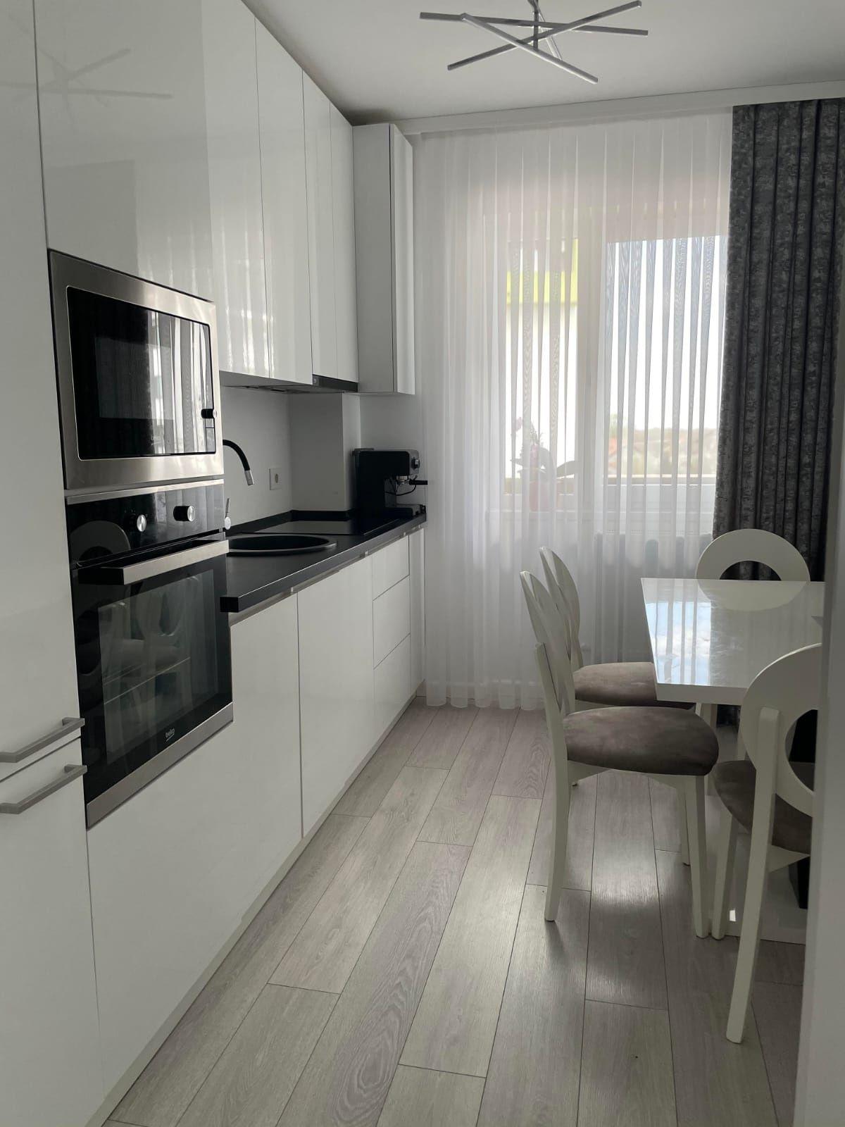 3 camere Prima Oneștilor   Etaj 2  Bucătărie separată 2 băi Parcare subterană