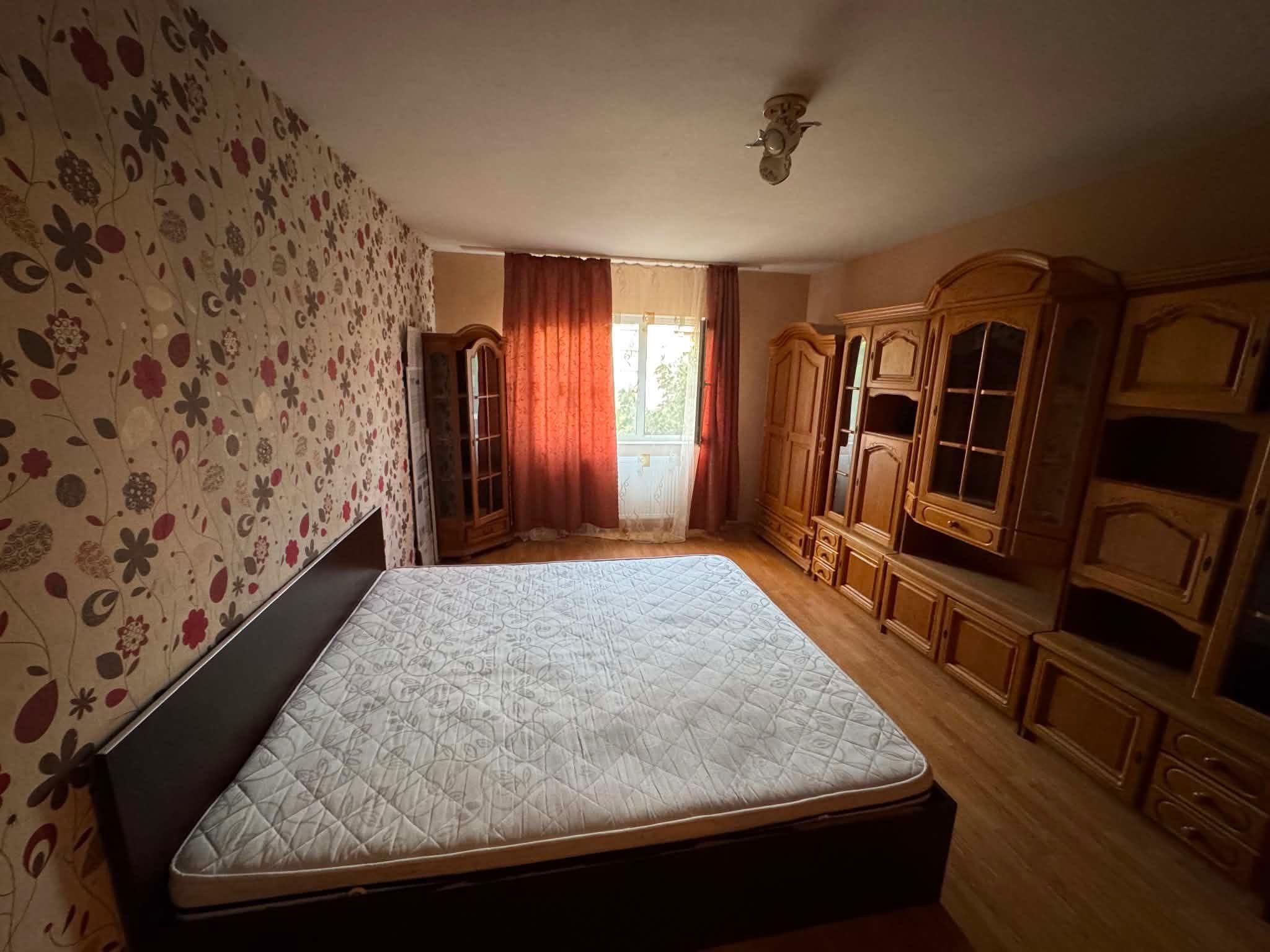 Dau în chirie apartament cu 2 camere