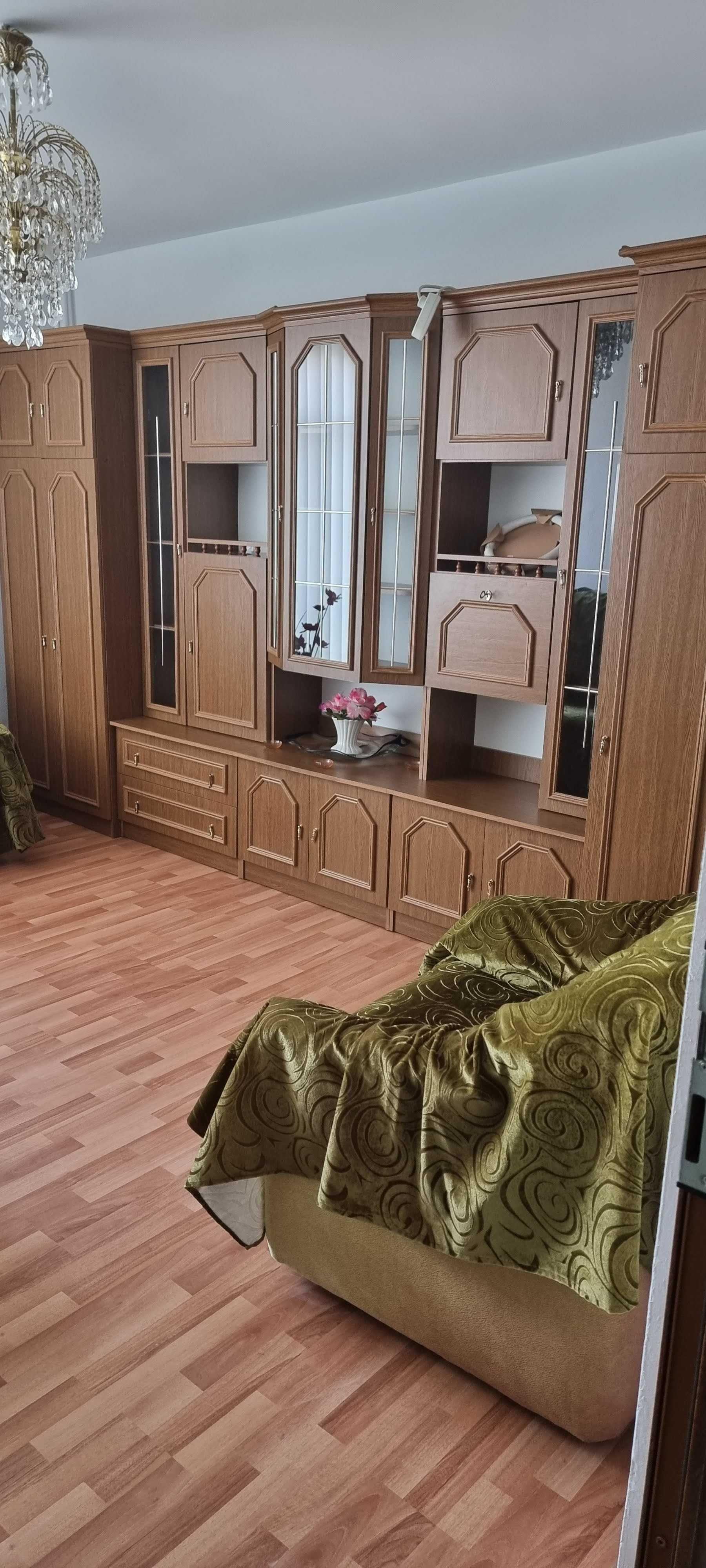 Apartament 3 camere semidecomandat Piața Victoriei 13 - imagine 1