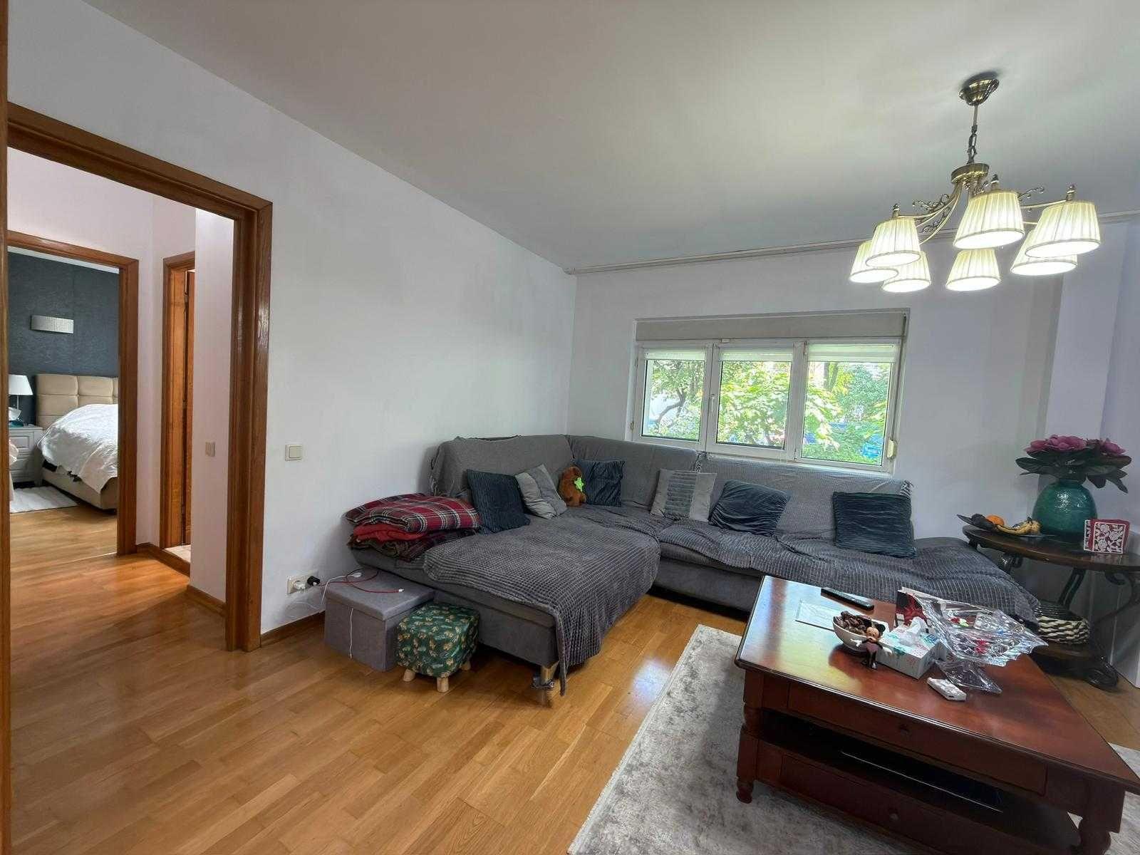 Vând apartament 4 camere ultracentral - imagine 1