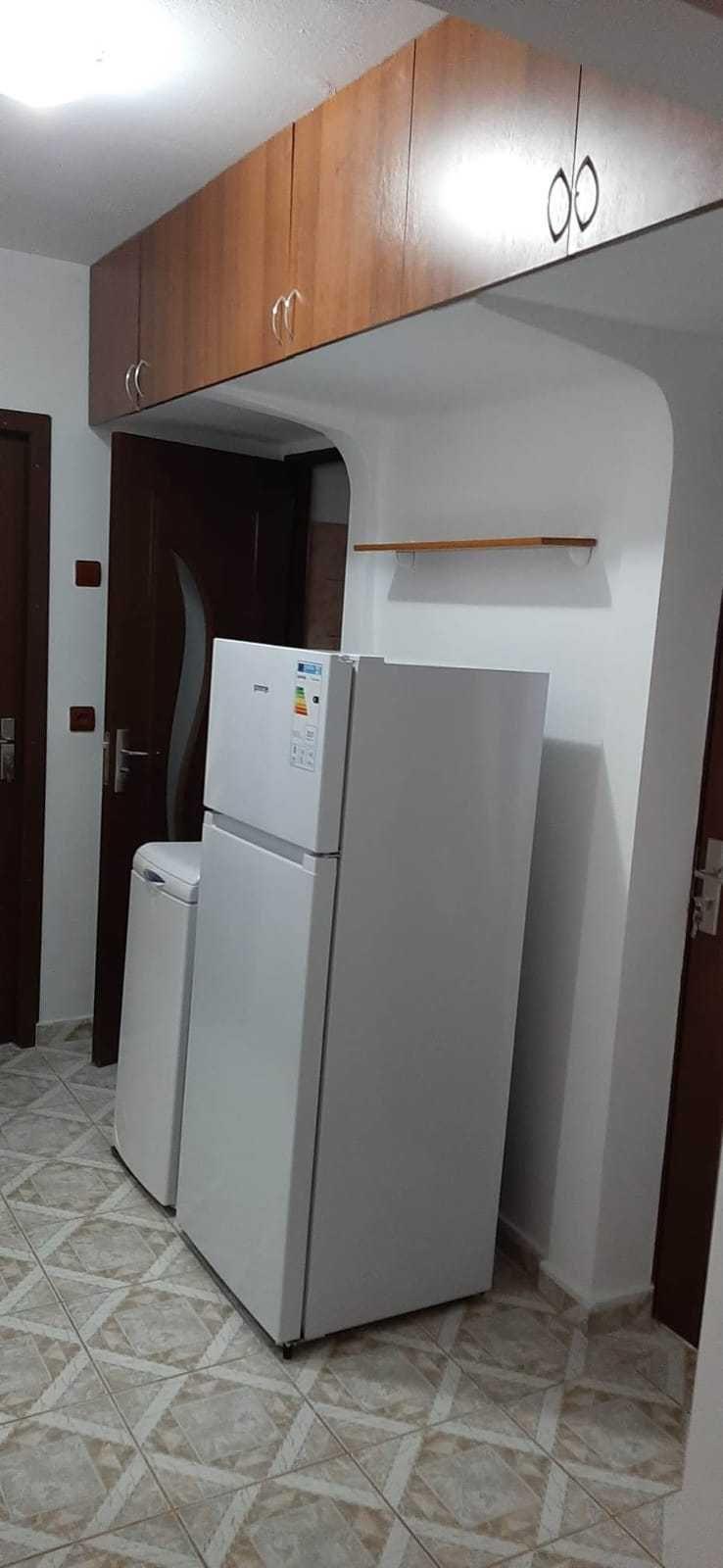 Inchiriez apartament 3 camere malu rosu - imagine 1