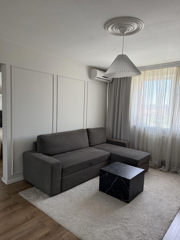 Apartament Piata Victoriei, Iacob Felix