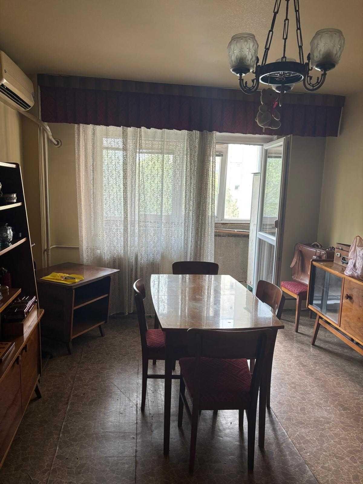 De vanzare - Apartament 4 camere, semidecomandat, Teiul Doamnei nr.5 - imagine 1