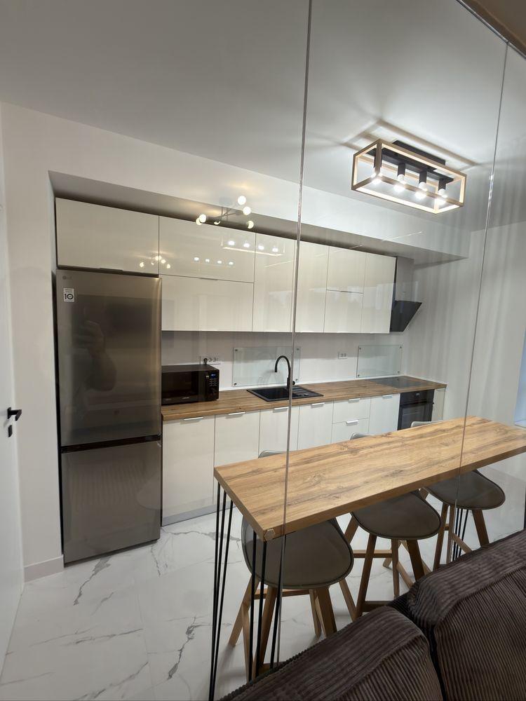 Inchiriez ap 2 camere 58 mp in complex Akcent City, metrou Jiului, totul nou, et 2, orientare Sud, posibilitate parcare