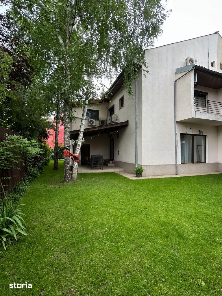 Vila de închiriat, 5 camere, garaj, mansardă open space