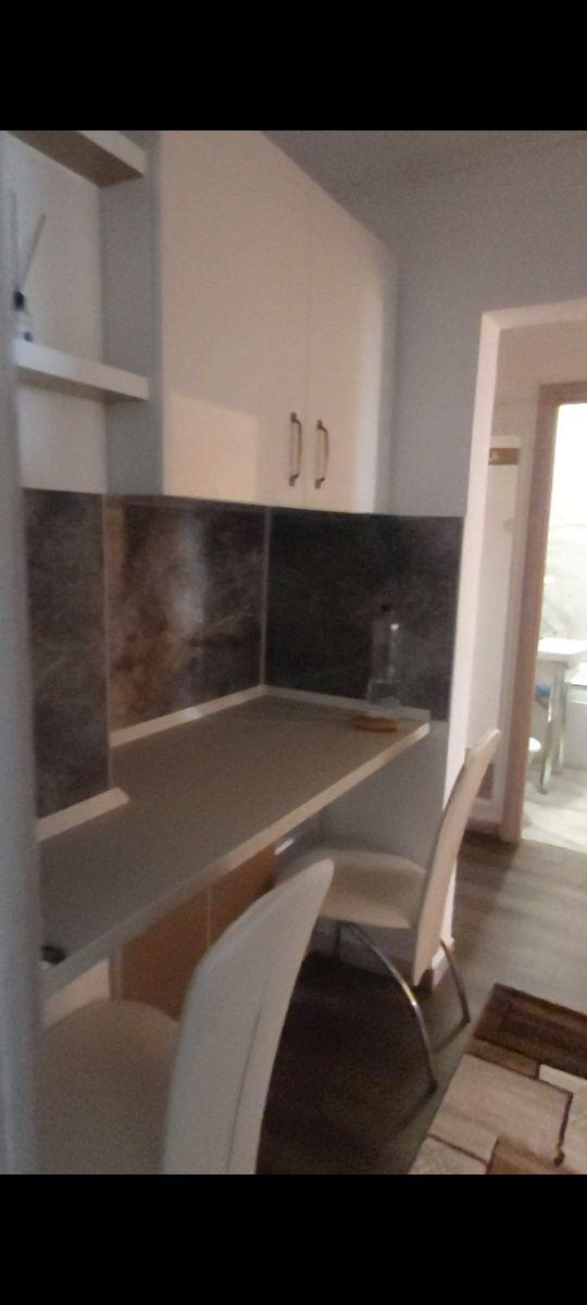 Închiriez Apartament