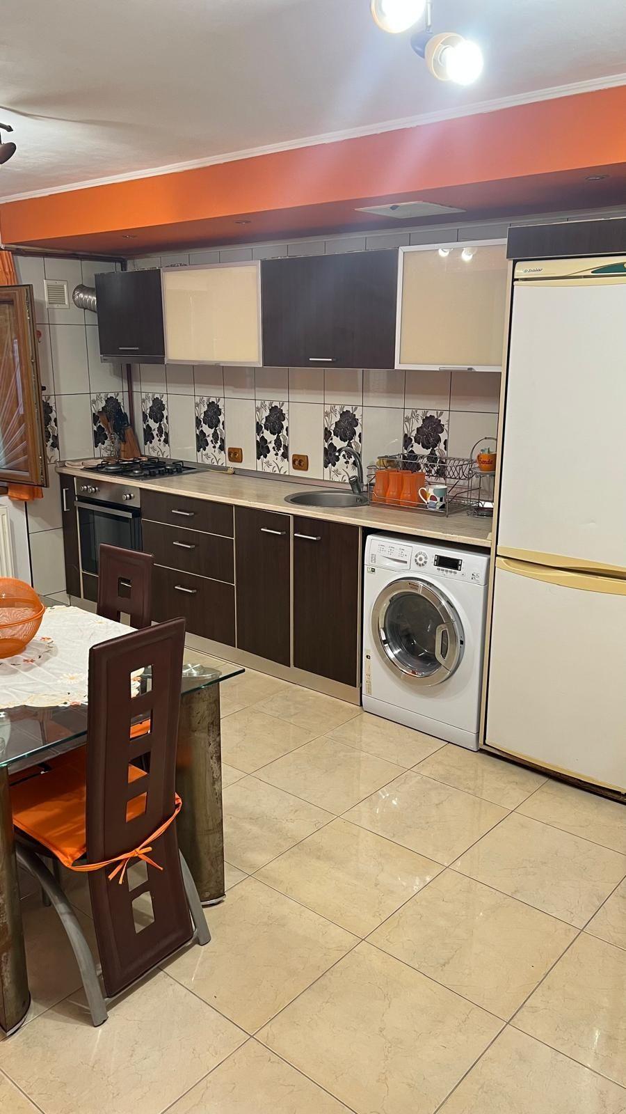 Apartament 2 camere de vanzare zona Baicului