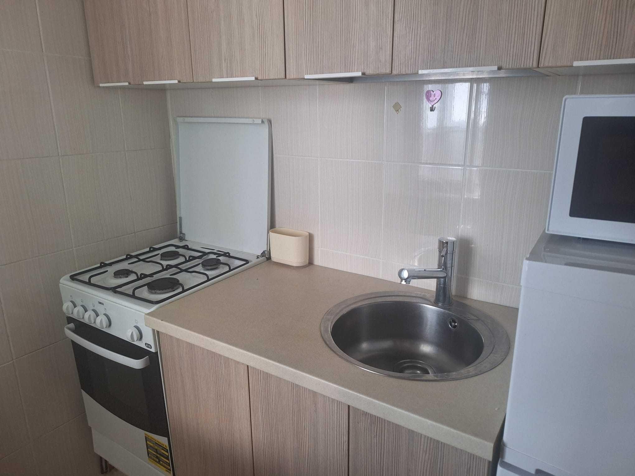 Proprietar inchiriez garsoniera Metrou/Parc Titan