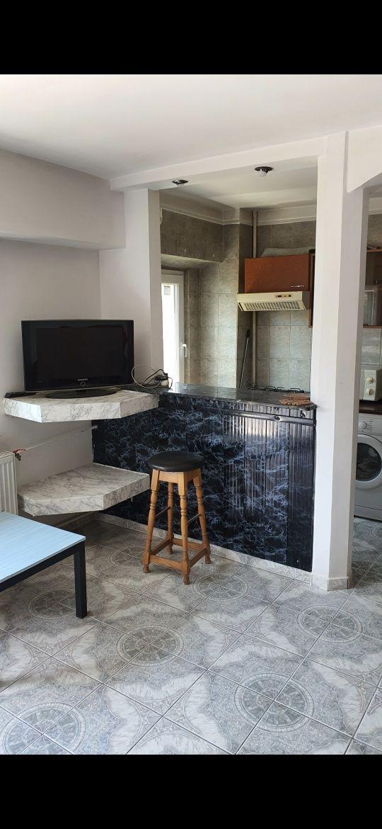 Garsoniera timpuri noi
