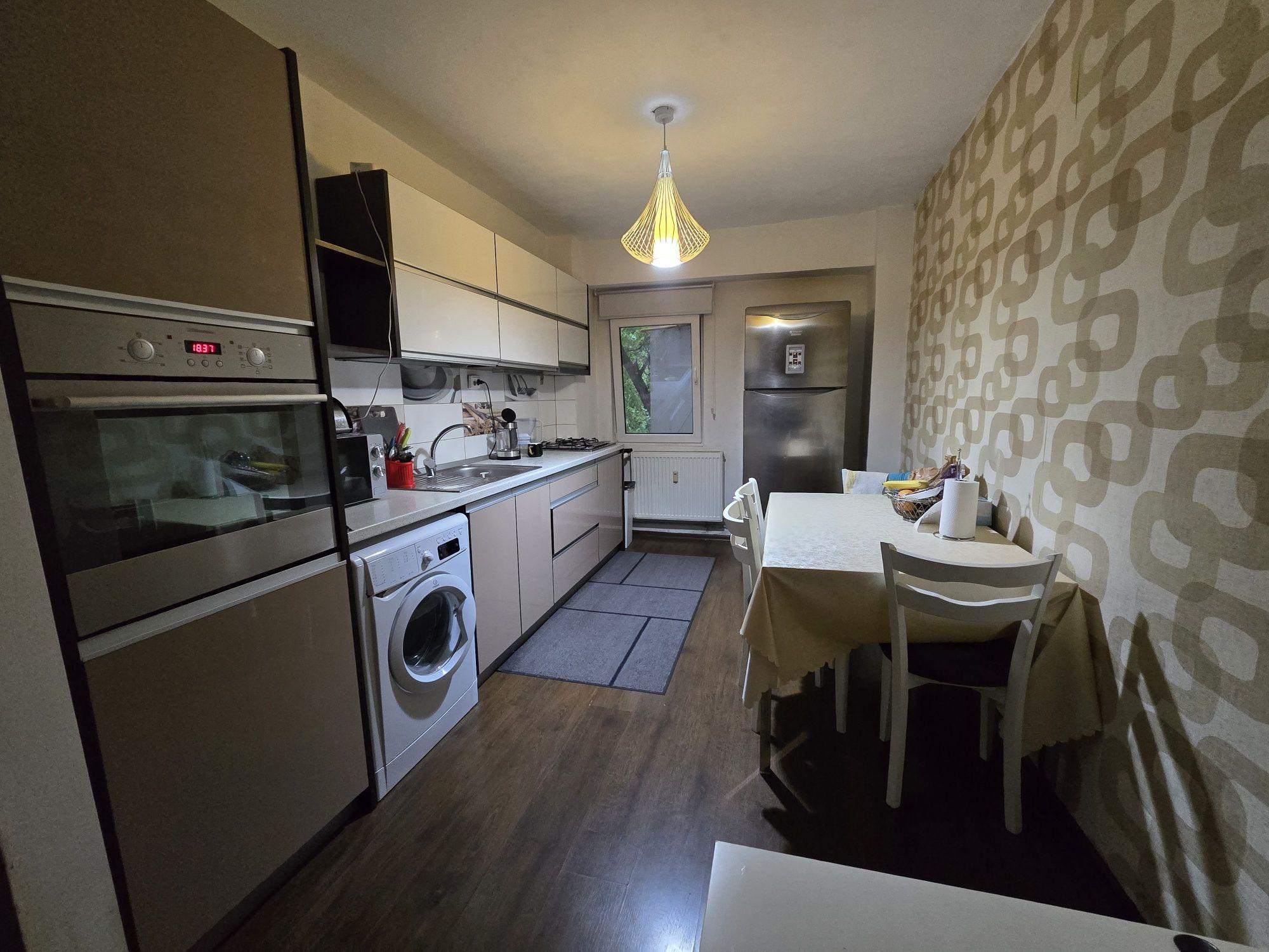 Proprietar,Apartament 3 camere mobilat+parcare la 150 m Parc  Sebastian