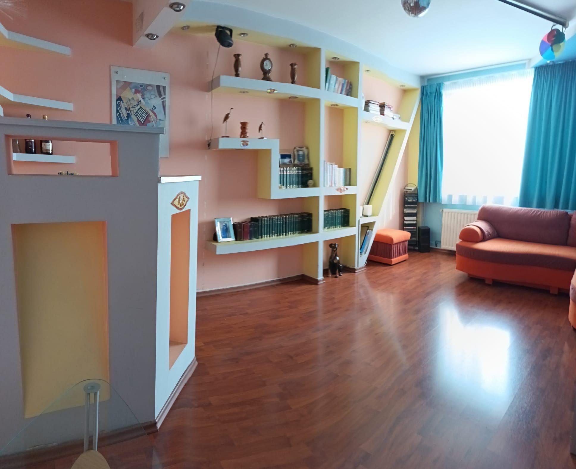 Apartament 3 camere, decomandat, centrală proprie. Rahova