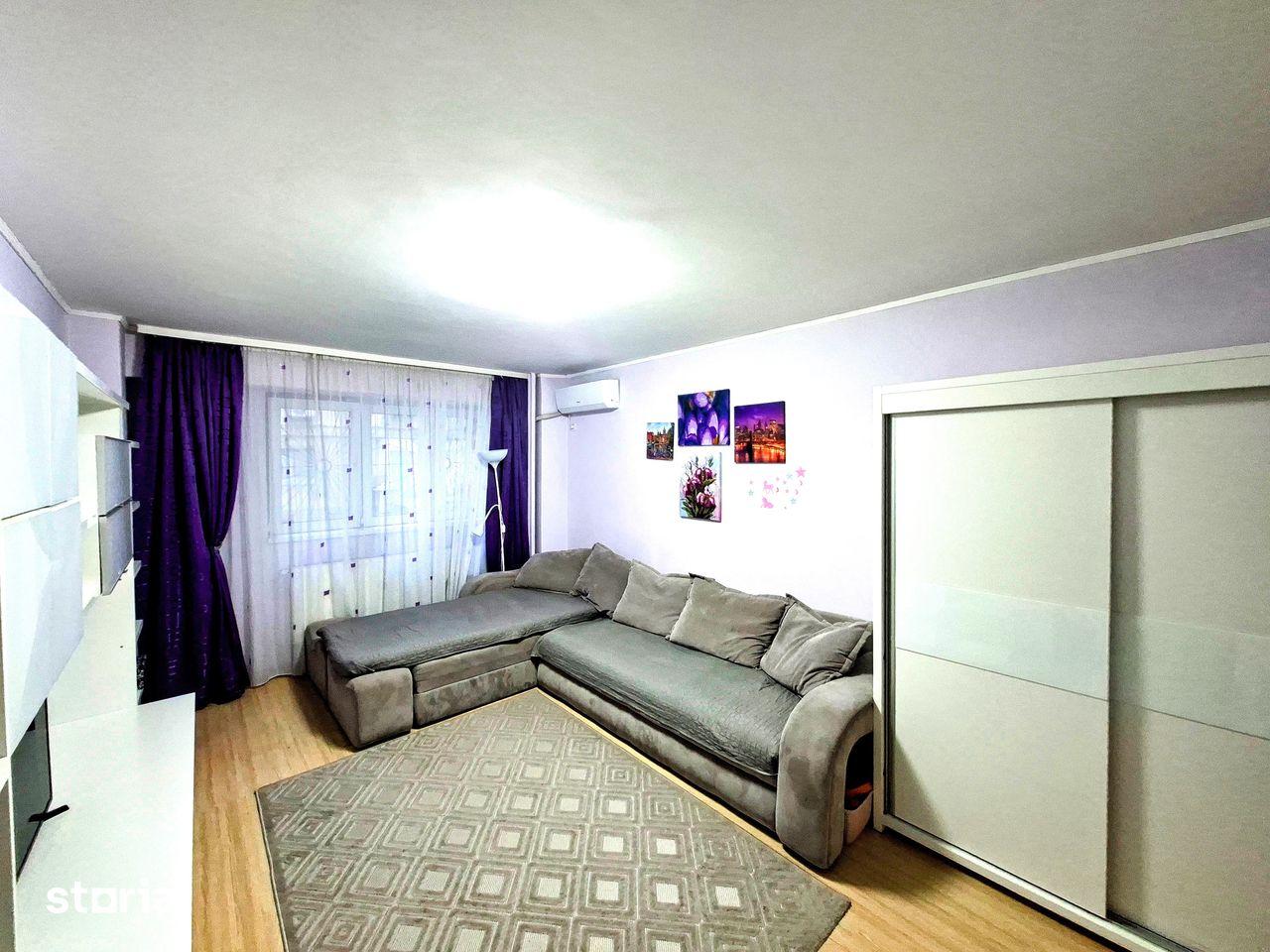 Închieriez apart. 3 camere, zona Panduri, cu loc de parcare