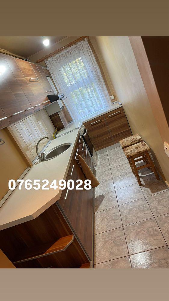 Închiriez apartament cu 3 camere