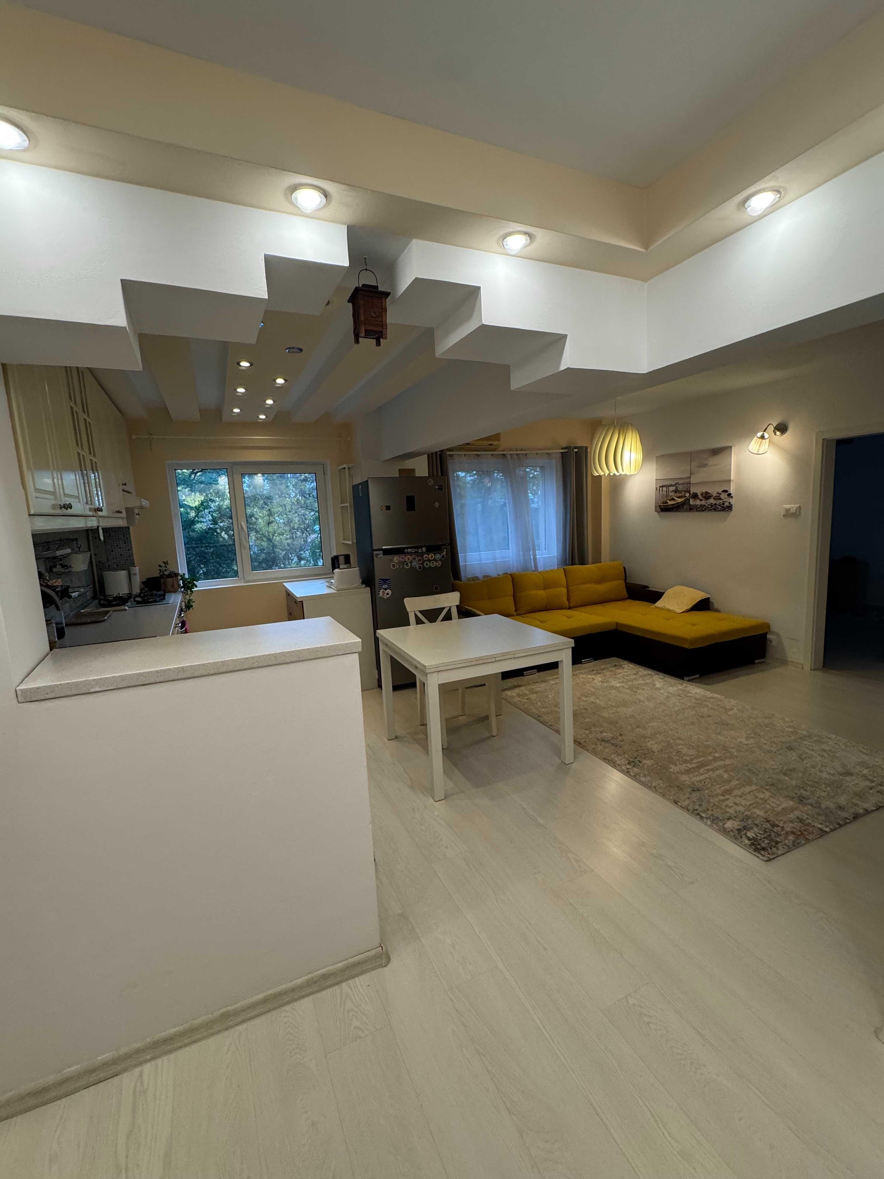 Inchiriez apartament Salaj mobilat utilat complet 3 camere 2 bai et1/4