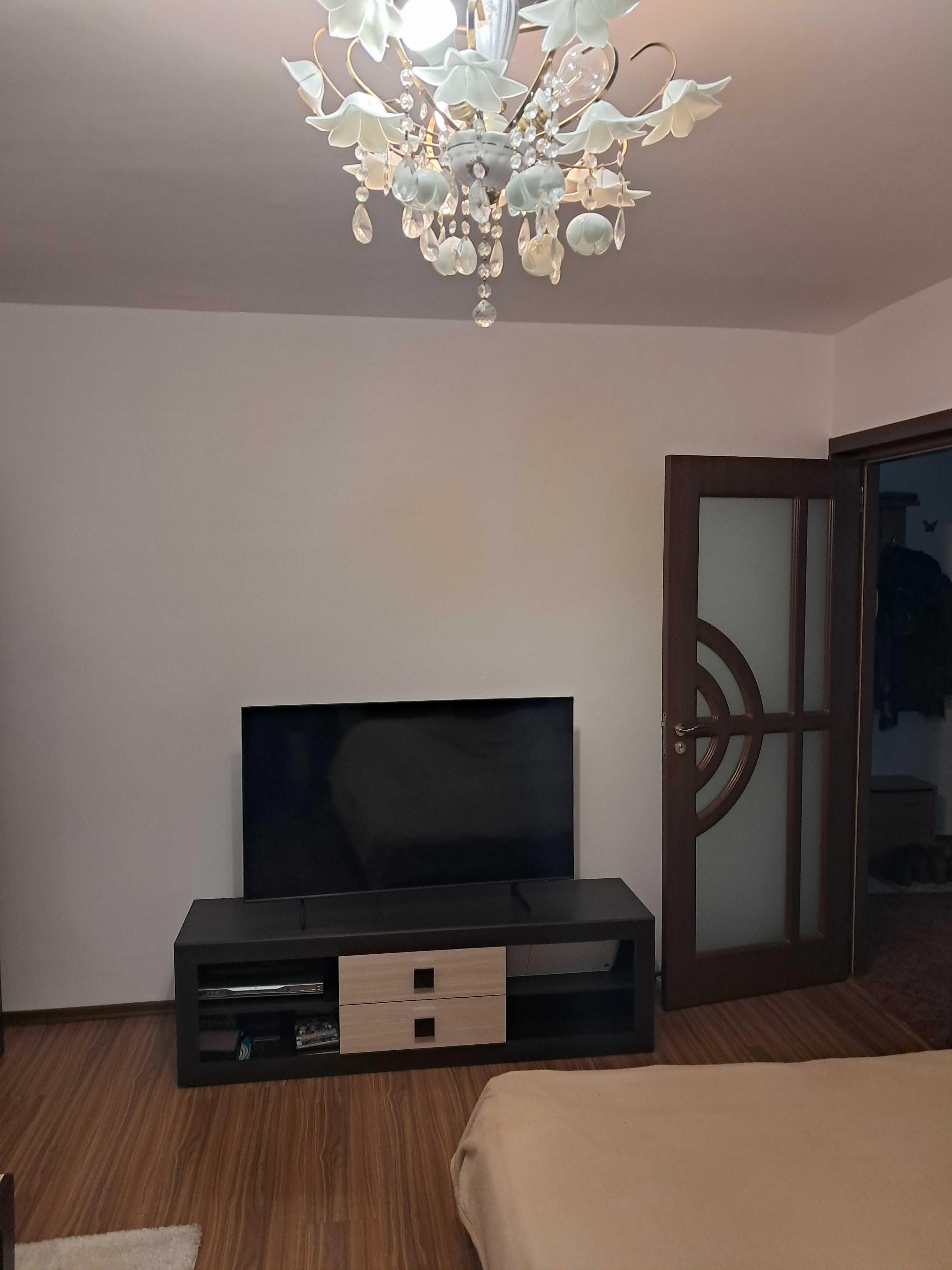 Apartament 3 camere de vanzare - imagine 1