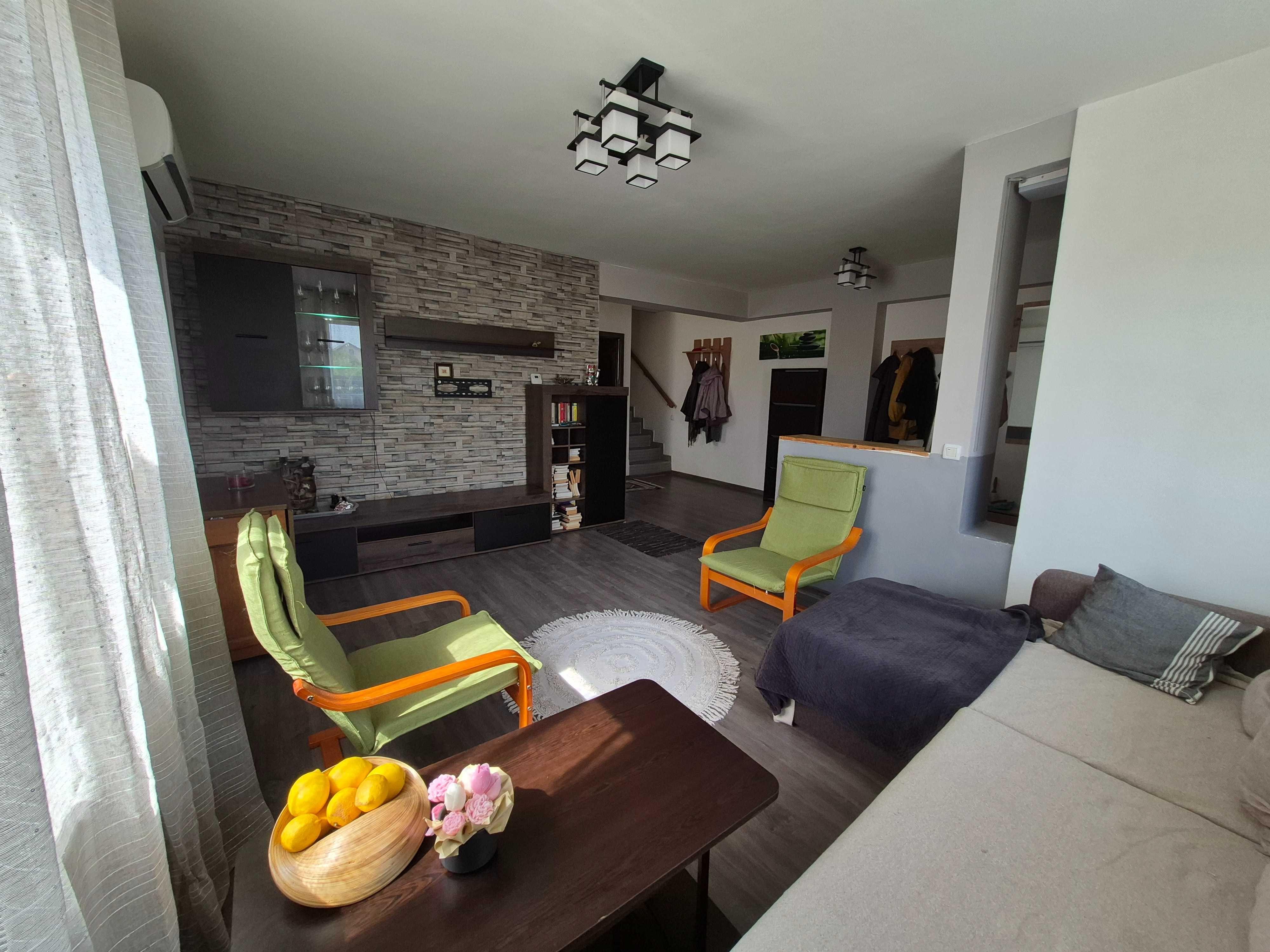 Vila de vanzare cu 4 camere,3 bai,curte 200 mp